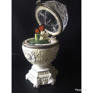 Elegant Egg Shape Music Box with a Butterfly